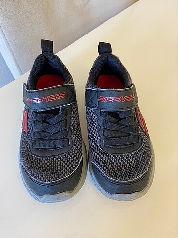 27 Beden Skechers çocuk spor ayakkabı