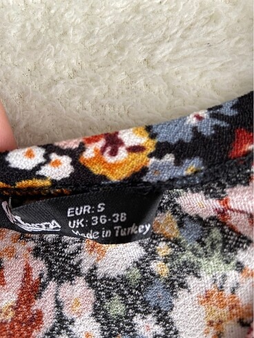 Zara Çiçekli crop
