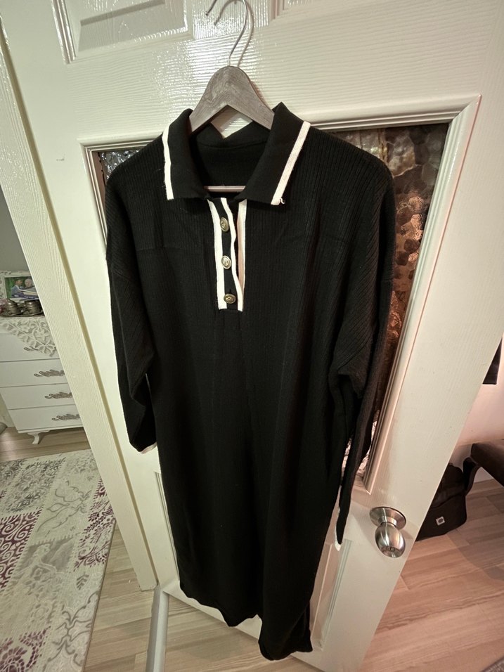 Düğmeli Polo Yaka Siyah Uzun Kollu Kadın Elbise - Görsel 4