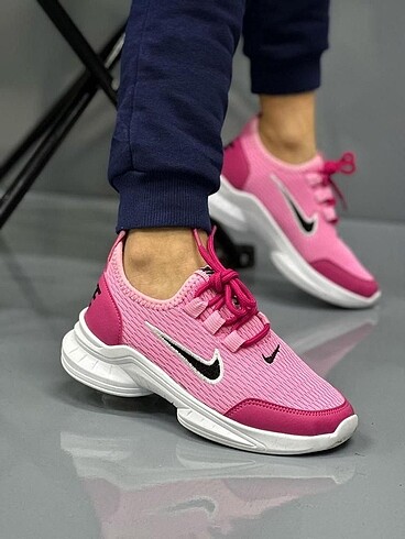 32 Beden çeşitli Renk Nike erkek çocuk ayakkabı