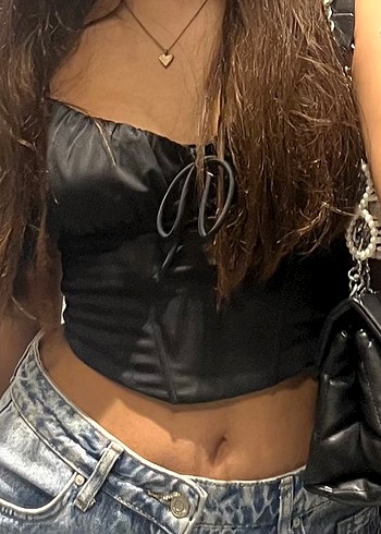 Bersha siyah saten crop - Görsel 2