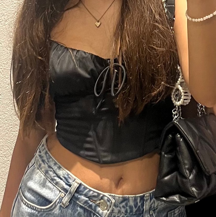 Bersha siyah saten crop - Görsel 2