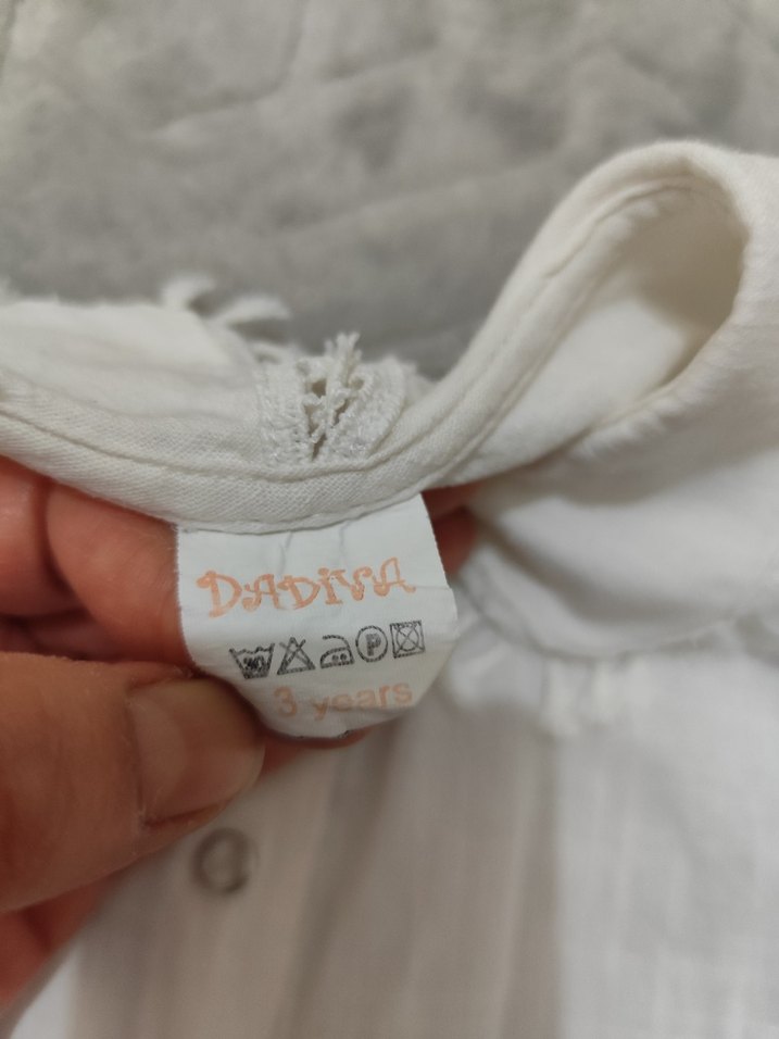 Kız Çocuk Beyaz Keten Düğmeli Gömlek - Görsel 3