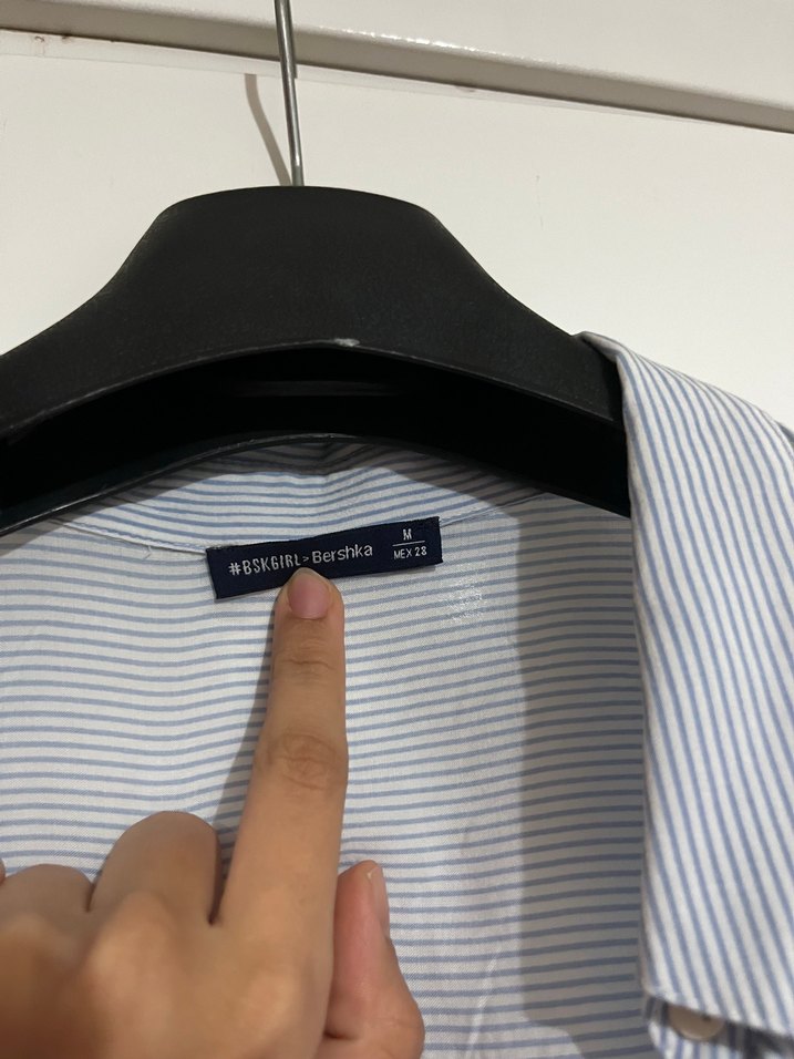 Çizgili crop gömlek - Görsel 2