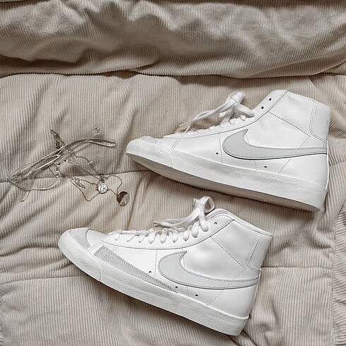 Nike Stranger Bot Beyaz Gümüş