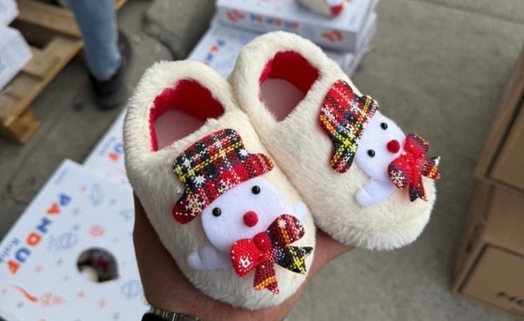 Kız Çocuk Beyaz Kürklü Geyik Desenli Terlik - Görsel 4