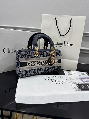 CHRISTIAN DIOR