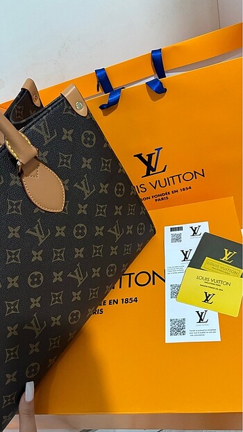 Louis Vuitton LOUIS VUITTON