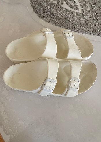 Beyaz Erkek Terlikler Tokalı Rahat Tasarım - Görsel 4