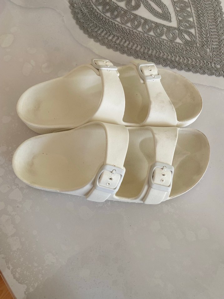 Beyaz Erkek Terlikler Tokalı Rahat Tasarım - Görsel 4