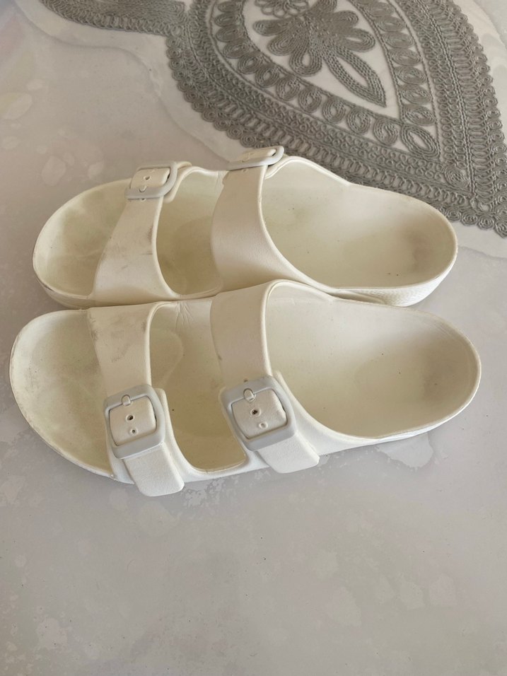 Beyaz Erkek Terlikler Tokalı Rahat Tasarım - Görsel 2