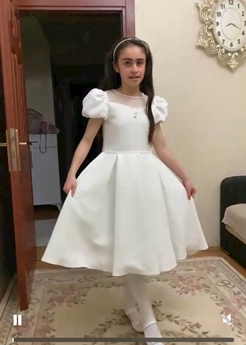 Puf Kollu Beyaz Çocuk Elbisesi