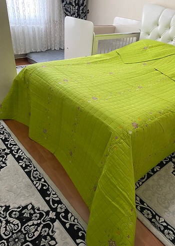Nakışlı Renkli Yeşil Yatak Örtüsü - Görsel 3
