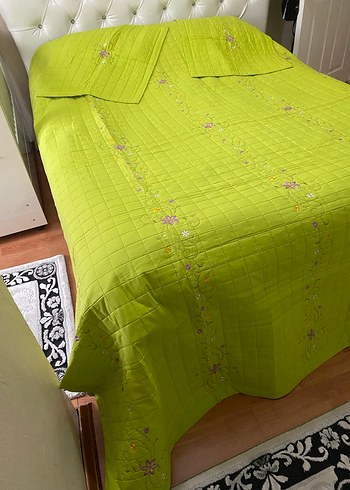 Nakışlı Renkli Yeşil Yatak Örtüsü - Görsel 4