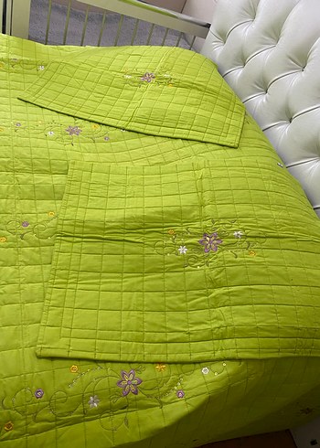 Nakışlı Renkli Yeşil Yatak Örtüsü - Görsel 8