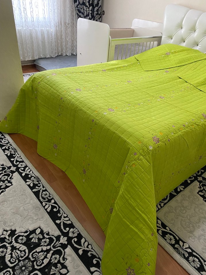 Nakışlı Renkli Yeşil Yatak Örtüsü - Görsel 3
