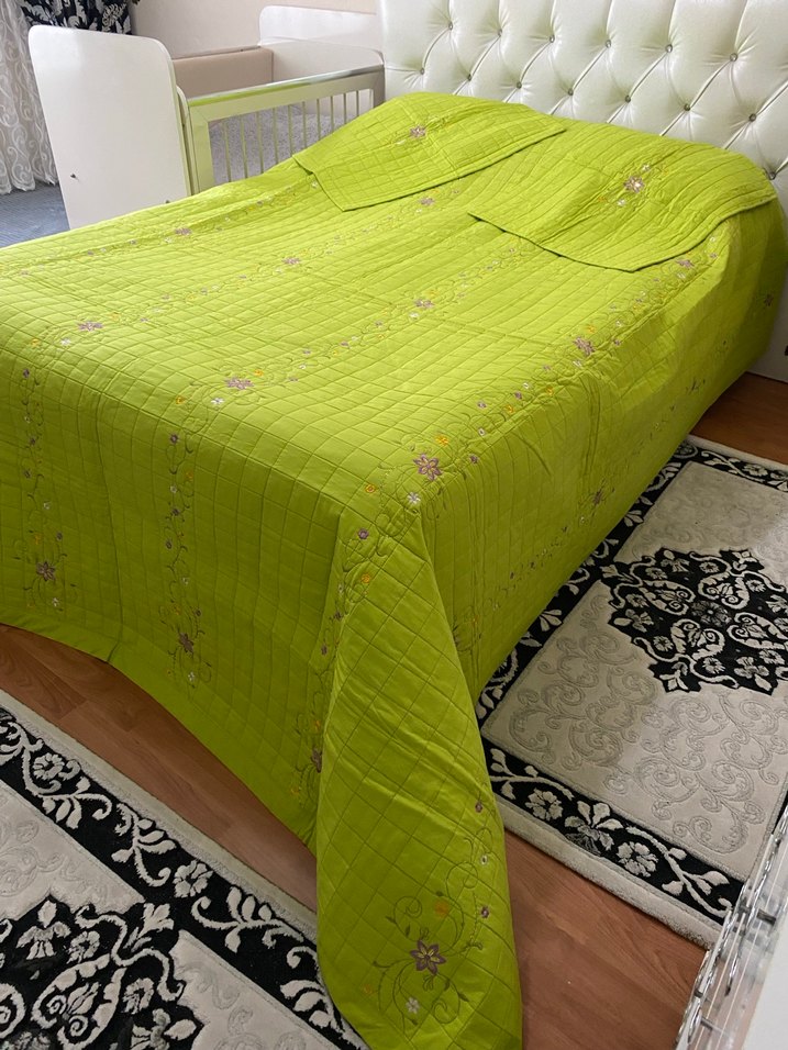 Nakışlı Renkli Yeşil Yatak Örtüsü - Görsel 2