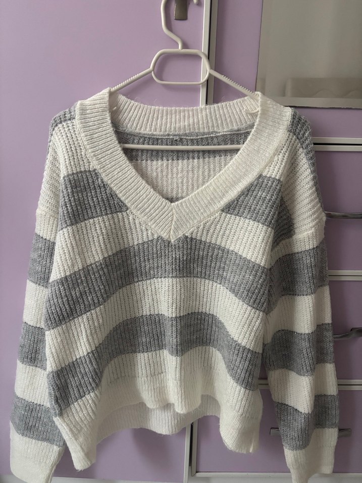 Gri Çizgili V Yakalı Örgü Kadın Kazak - Görsel 2
