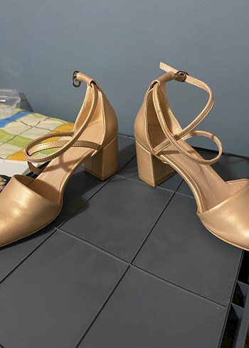 Topuklu ayakkabı - Görsel 3