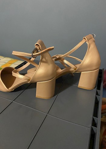 Topuklu ayakkabı - Görsel 4