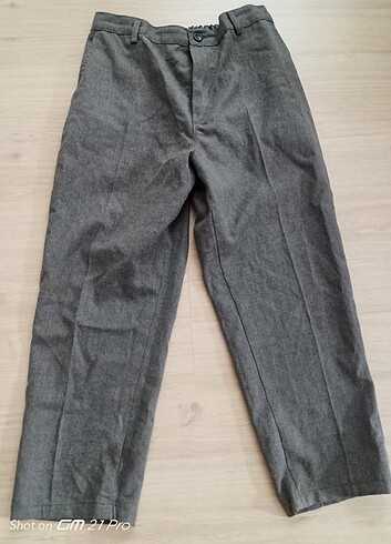 Gri okul pantalonu