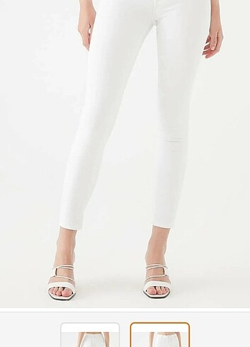 Beyaz Dar Paça Jeans 