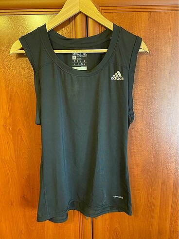 adidas techfit sporcu üstü