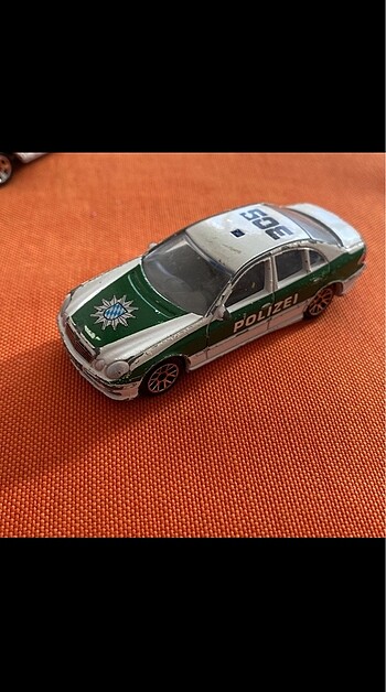 Beden alman polis arabaları
