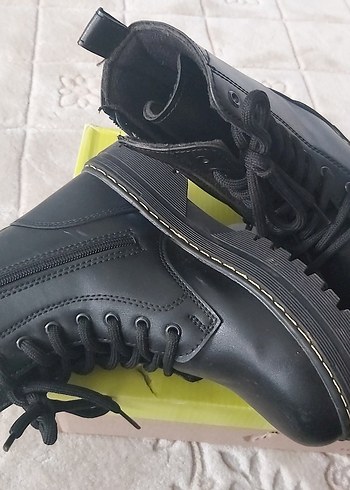 Siyah Fermuarlı Dolgu Topuklu Kadın Botları - Görsel 4