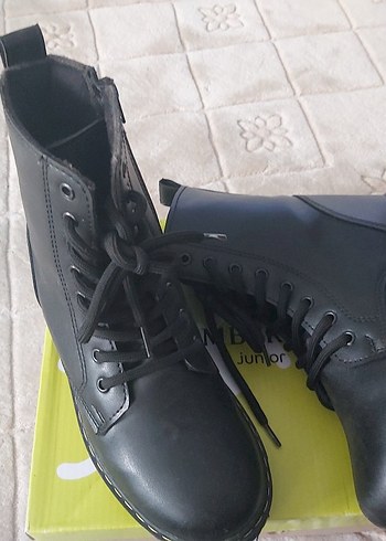 Siyah Fermuarlı Dolgu Topuklu Kadın Botları - Görsel 2