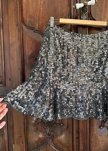 Zara Zara pullu boncuklu kısa etek