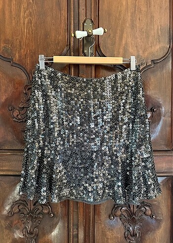 Zara pullu boncuklu kısa etek