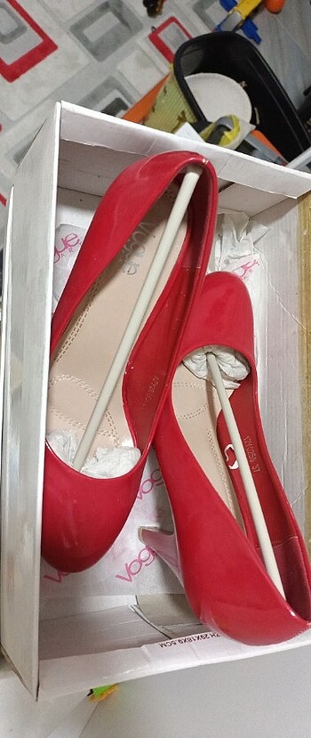 Rugan kırmızı ayakkabı