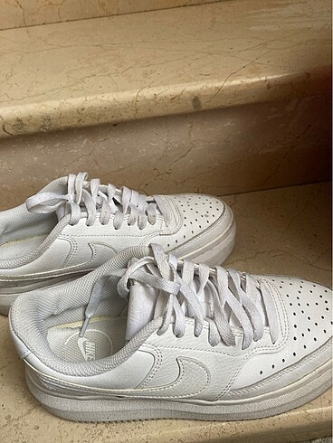 40 Beden beyaz Renk Nike court beyaz ayakkabı