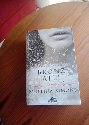 Bronz Atlı - Paullina Simons