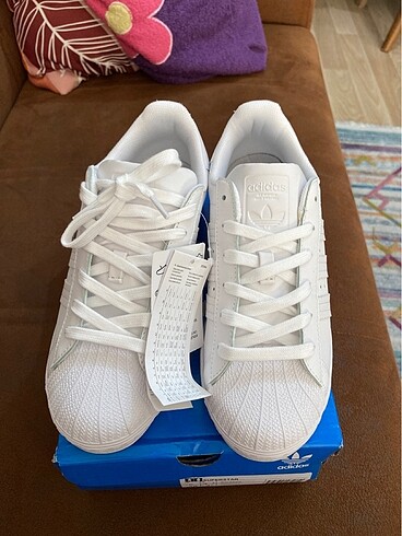 Adidas süperstar beyaz ayakkabı