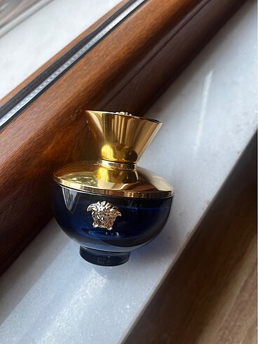 Versace parfüm şişesi