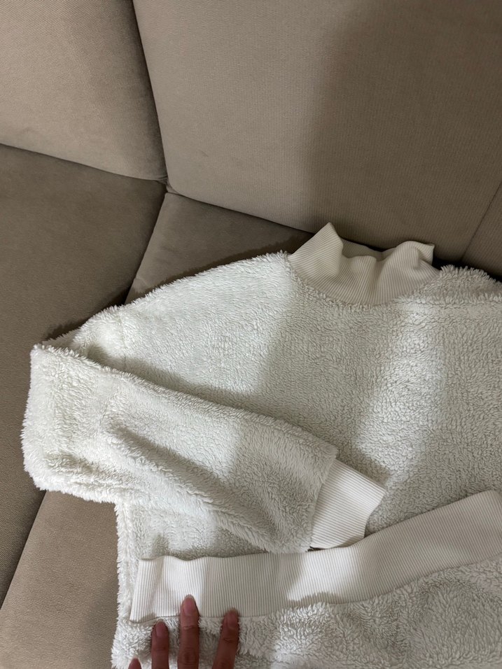 Beyaz Yüksek Yakalı Kadın Triko Kazak - Görsel 3