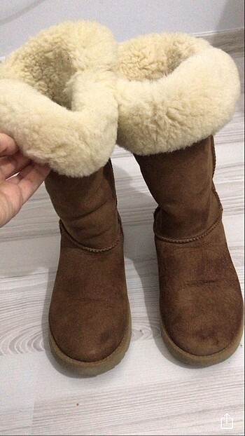37 Beden Ugg marka bot