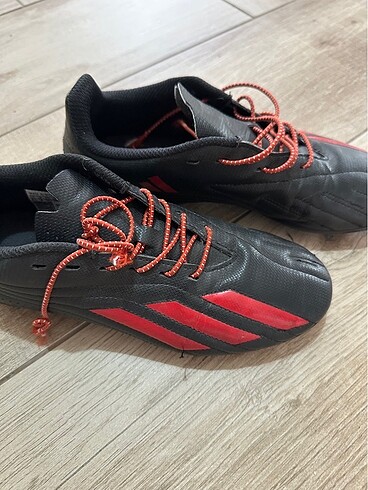 Erkek çocuk adidas krampon 36 numara