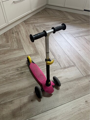 Kız çocuk scoter oxelo marka decatlondan alındı.