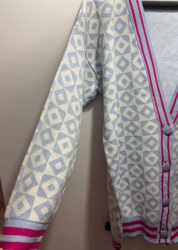 LC Waikiki Geometrik Desenli Pembe Detayli V Yaka Triko Hirka