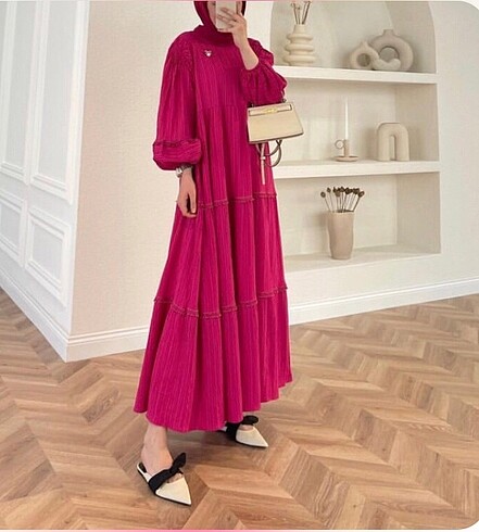 Pembe elbise