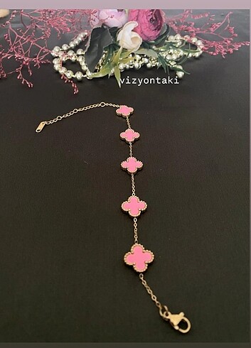 Van Cleef & Arpels bileklik çeliktir