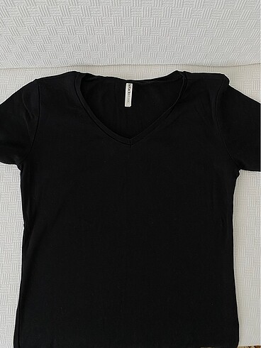 V yaka defacto tshirt