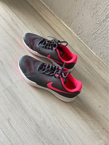 Nike spor ayakkabı