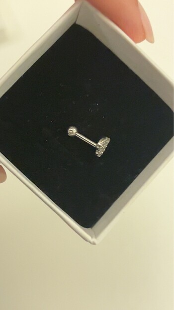 Pandora tragus piercing