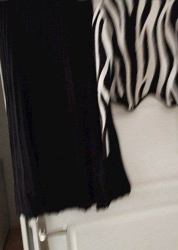 Siyah Pilili Uzun Kadın Etek - Görsel 4