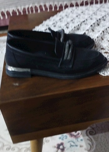 Siyah Parlak Deri Zincir Detaylı Kadın Loafer - Görsel 3