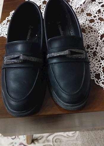 Siyah Parlak Deri Zincir Detaylı Kadın Loafer - Görsel 2